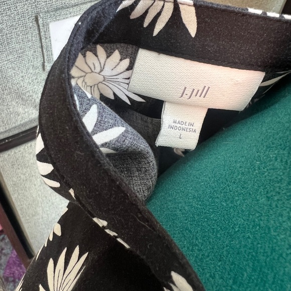 J. Jill ~ Black Dress with White Floral Design ~Large - Picture 4 of 6